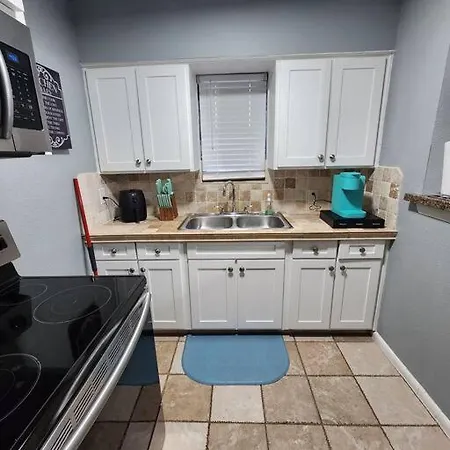 Blue Shark *H21* @ Montrose 1Br Tranquil King Apartment